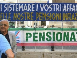 Foto Daniele Leone/LaPresse
23-07-2014 Roma, Italiacronaca
Manifestazione di Ugl pensionati per chiedere la fine delle tassazioni capestro ed il ripristino del potere d'acquisto delle pensioni. Piazza Montecitorio